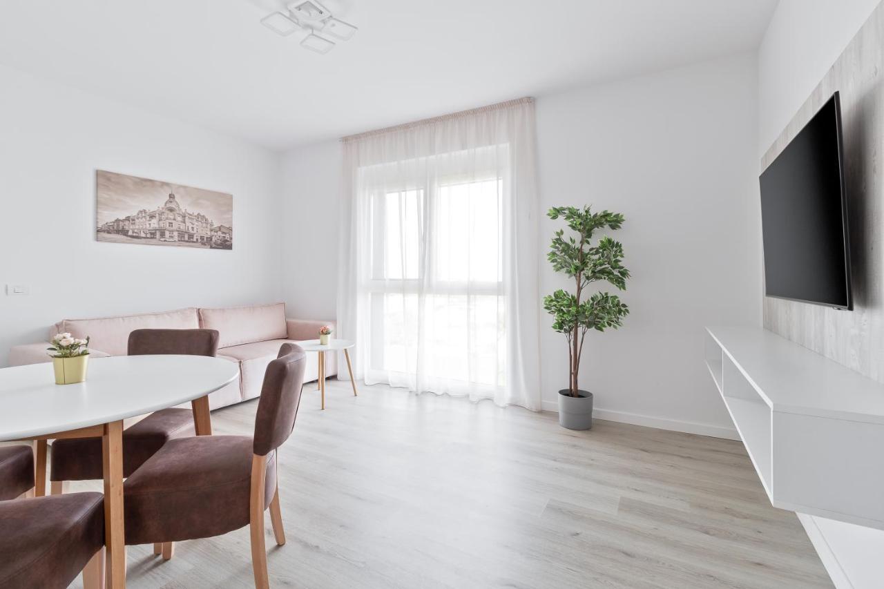 Grand Hill Flats Apartment Oradea Exterior photo