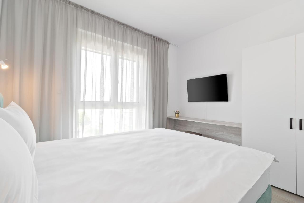 Grand Hill Flats Apartment Oradea Exterior photo