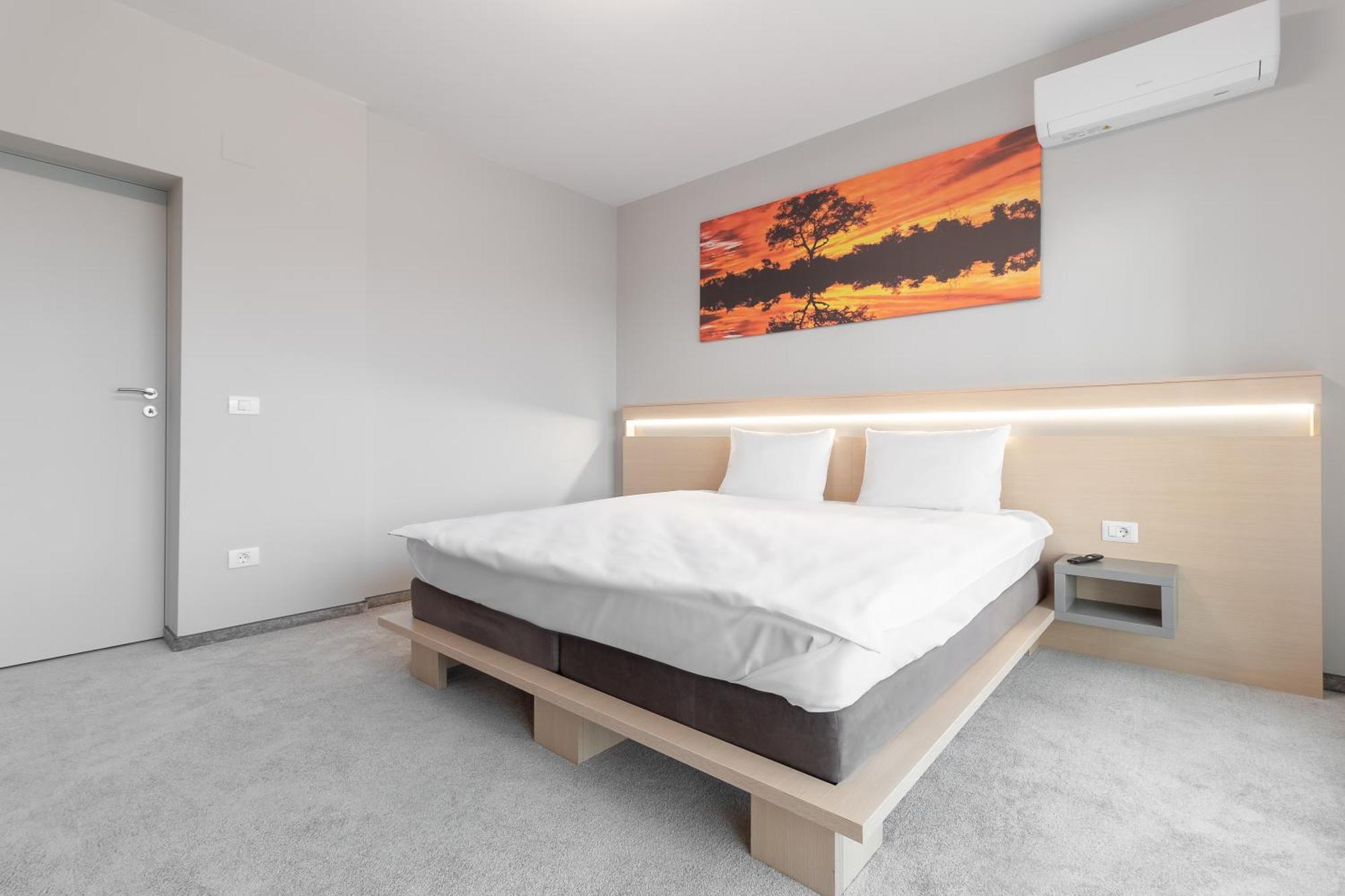 Grand Hill Flats Apartment Oradea Exterior photo