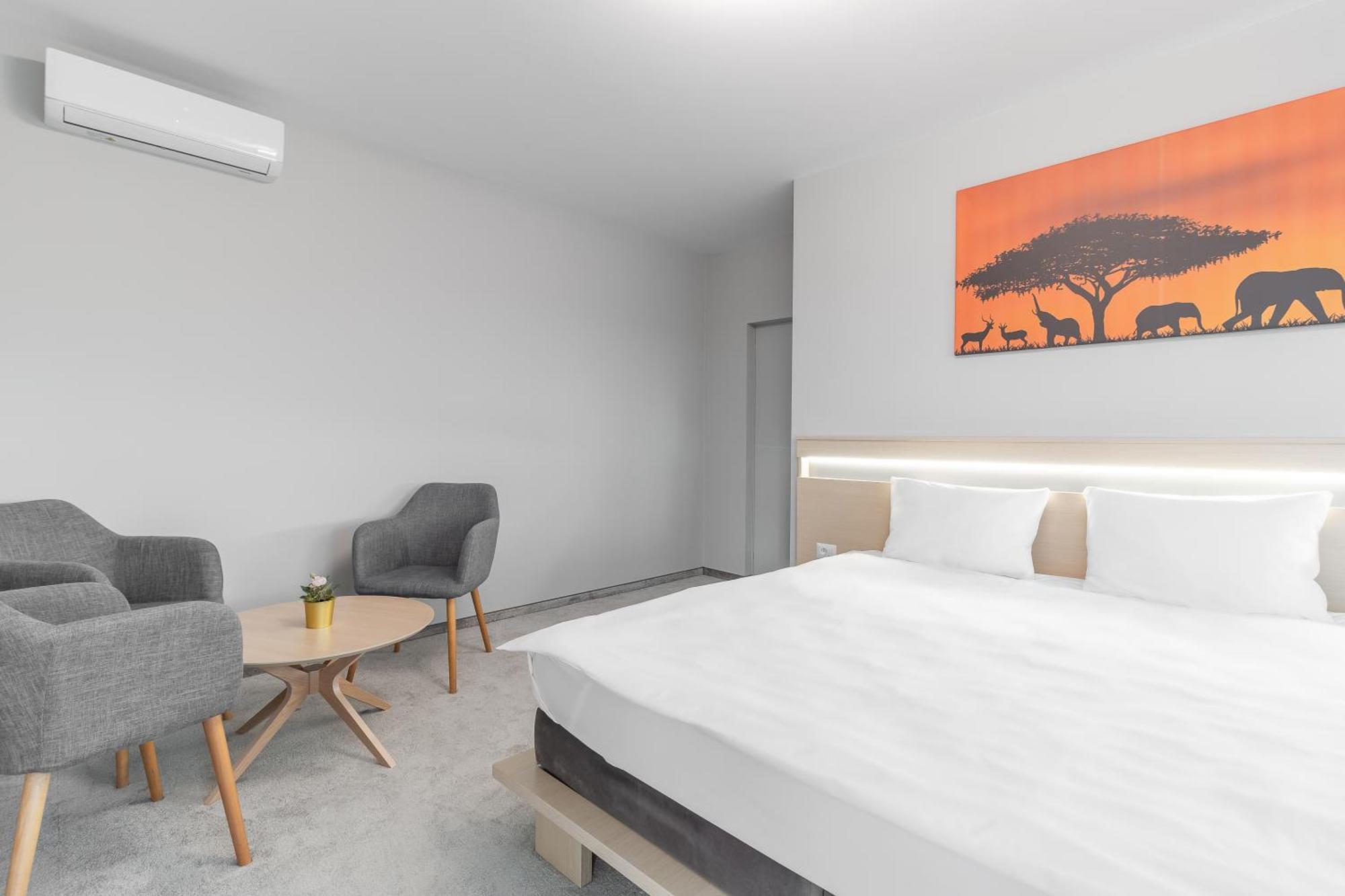 Grand Hill Flats Apartment Oradea Exterior photo
